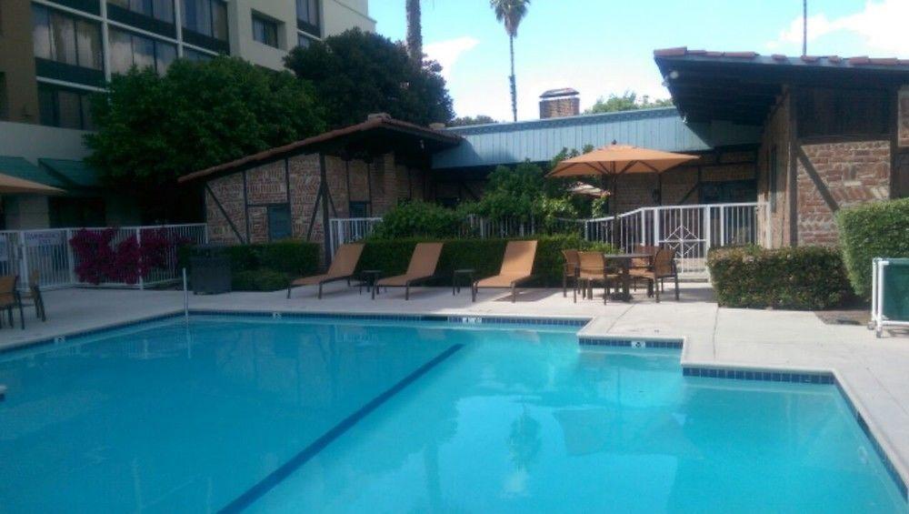 Courtyard By Marriott Riverside Ucr/Moreno Valley Area Buitenkant foto