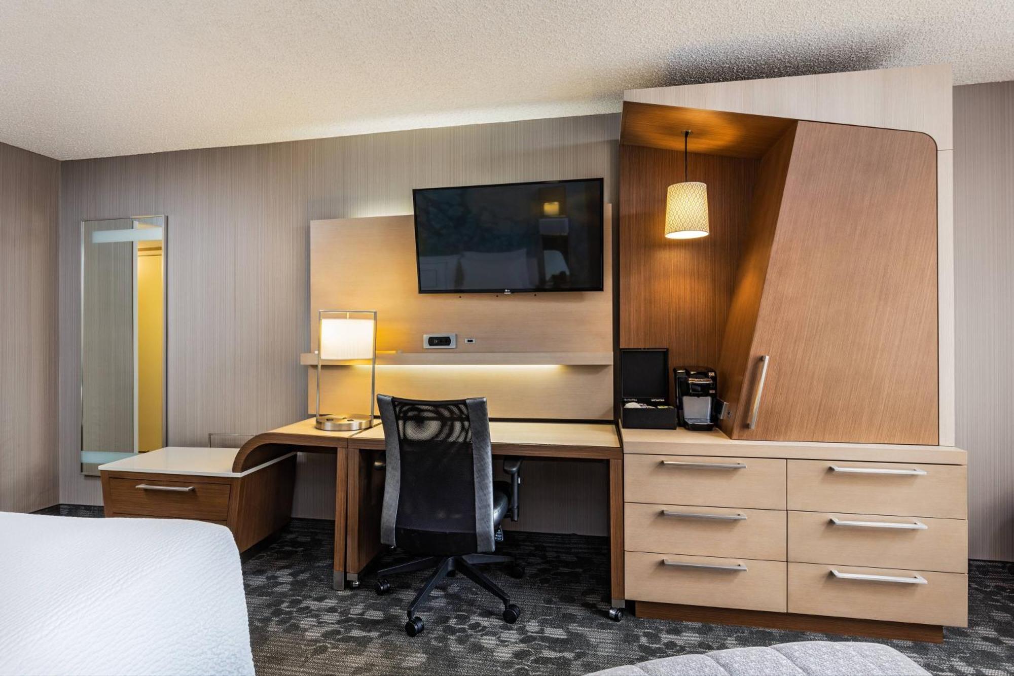 Courtyard By Marriott Riverside Ucr/Moreno Valley Area Buitenkant foto