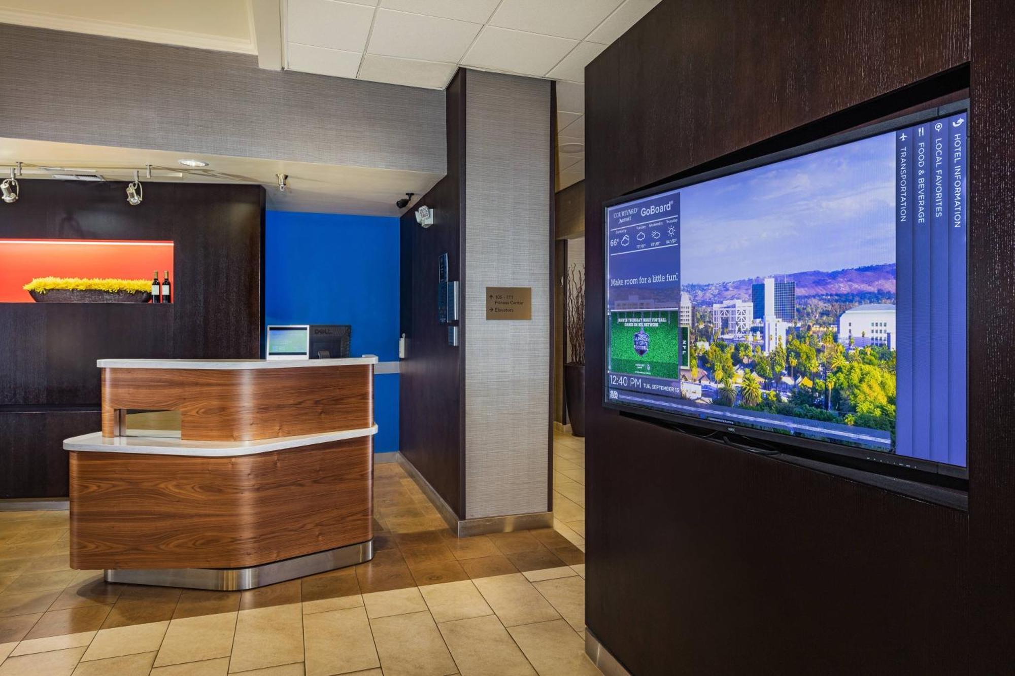 Courtyard By Marriott Riverside Ucr/Moreno Valley Area Buitenkant foto