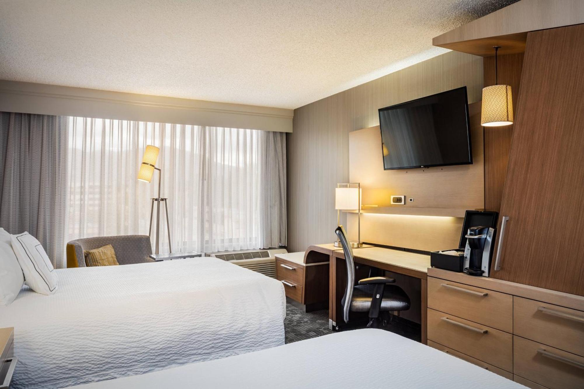 Courtyard By Marriott Riverside Ucr/Moreno Valley Area Buitenkant foto