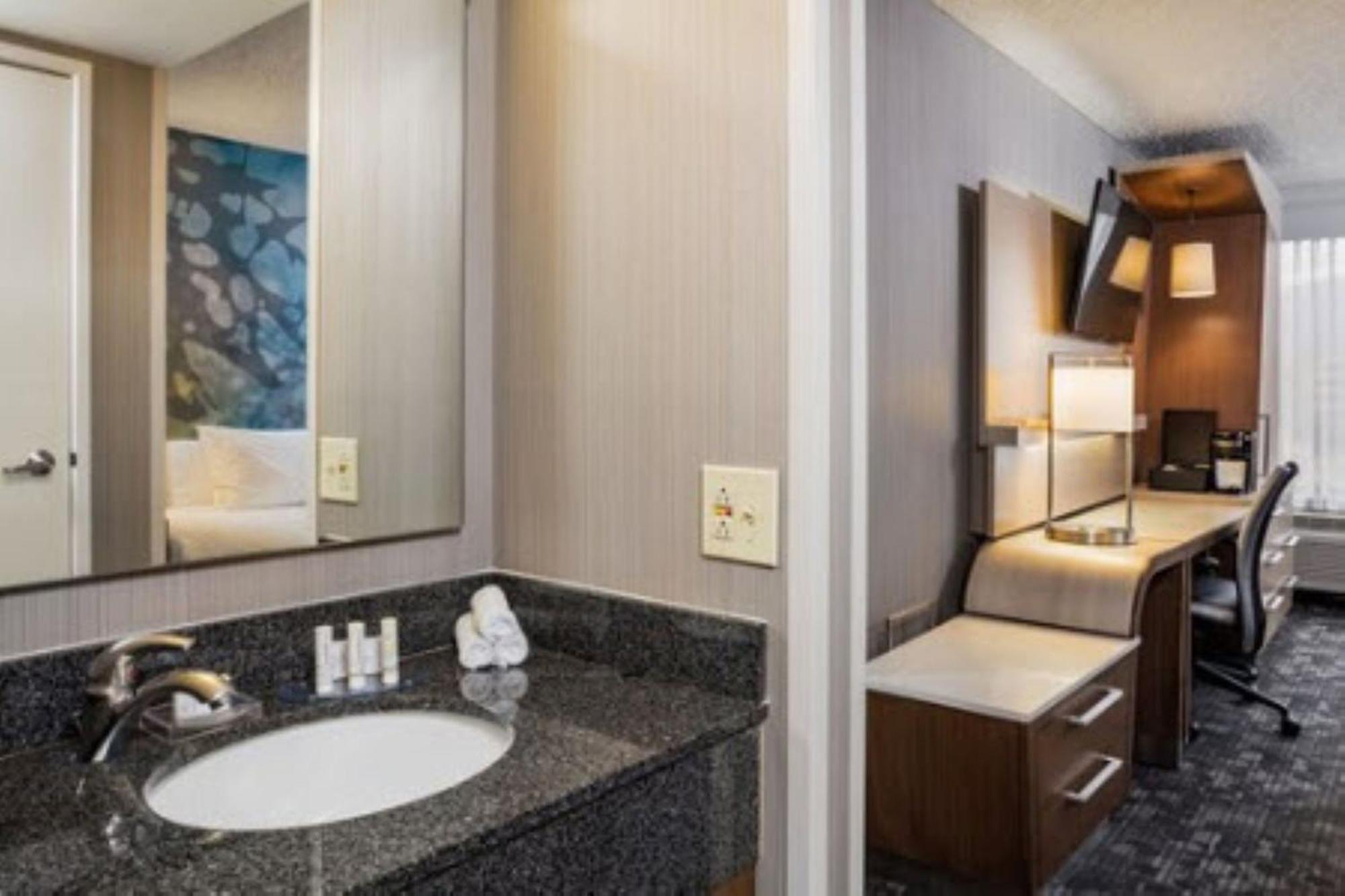 Courtyard By Marriott Riverside Ucr/Moreno Valley Area Buitenkant foto
